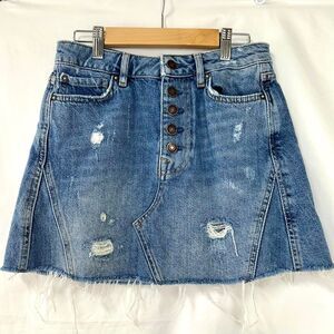 FREE PEOPLE We The Free Button Fly Blue Denim Distressed Mini Skirt Womens 25